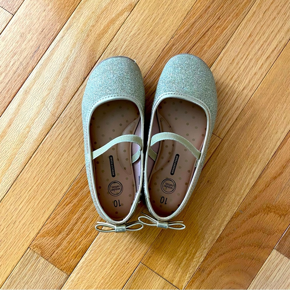 Like New 🆕 size 10 toddler gold glitter mary janes. Wonder Nation.